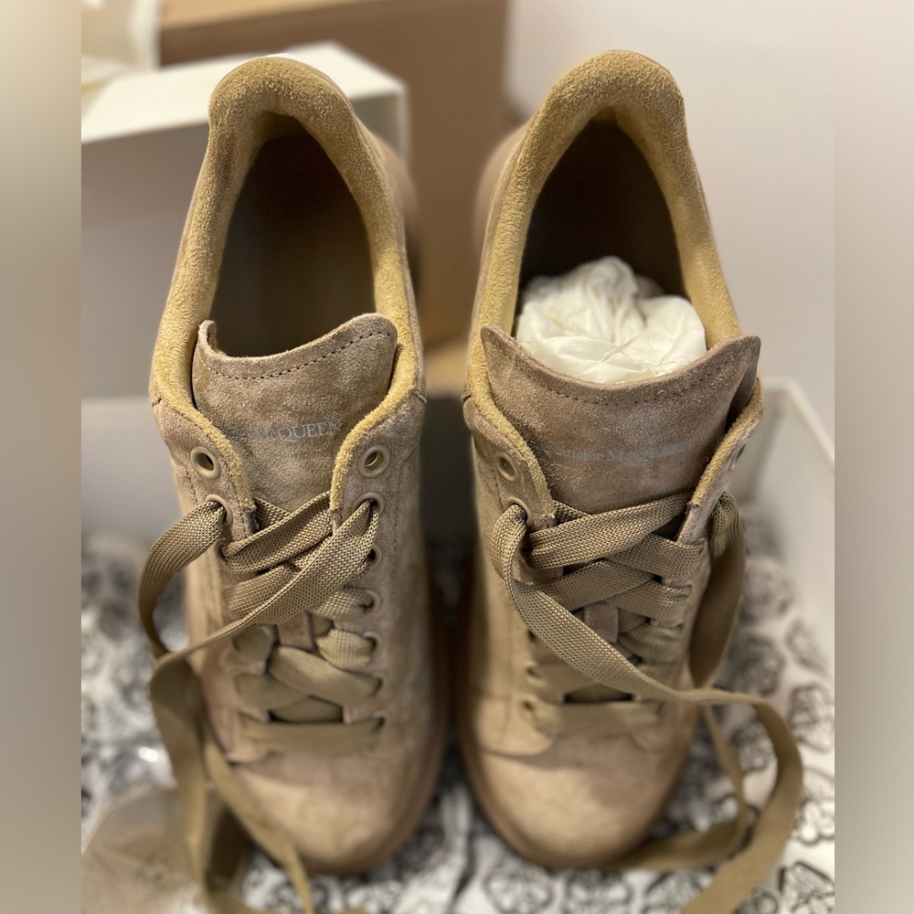 Alexander McQueen Oversize Sneaker (Size 43EU/10.5US) NEVER WORN 🔥 - Picture 3 of 6